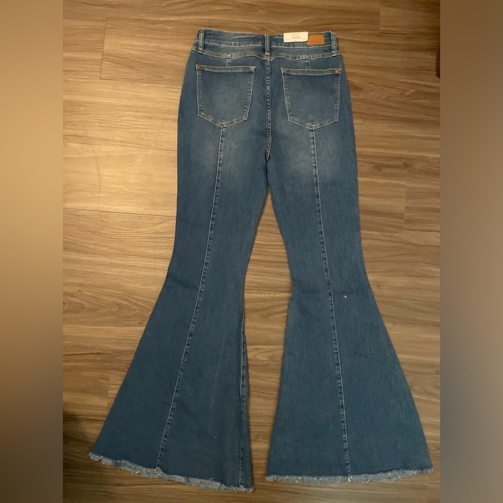 Judy Blue Classic High Waist Super Flare Jeans in Denim Blue frayed hem size 11 - Picture 2 of 8